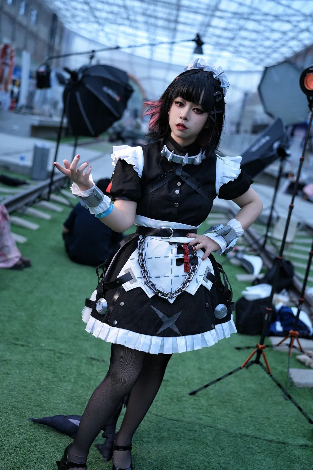 ゼンレスゾーンゼロ, エレン・ジョー コスプレ, サメちゃん, イベント撮影写真の受け取り, 黒ストッキング - 6枚目