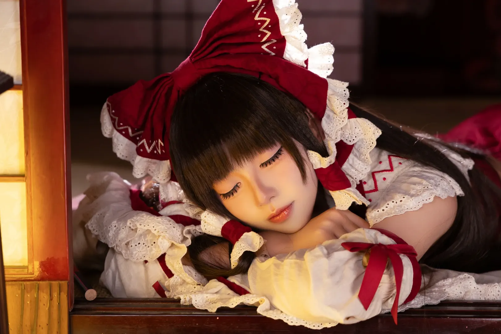 博麗霊夢コスプレ, 東方Project, 紅白配色, 白ニーソコーデ, 和風巫女 - 7枚目