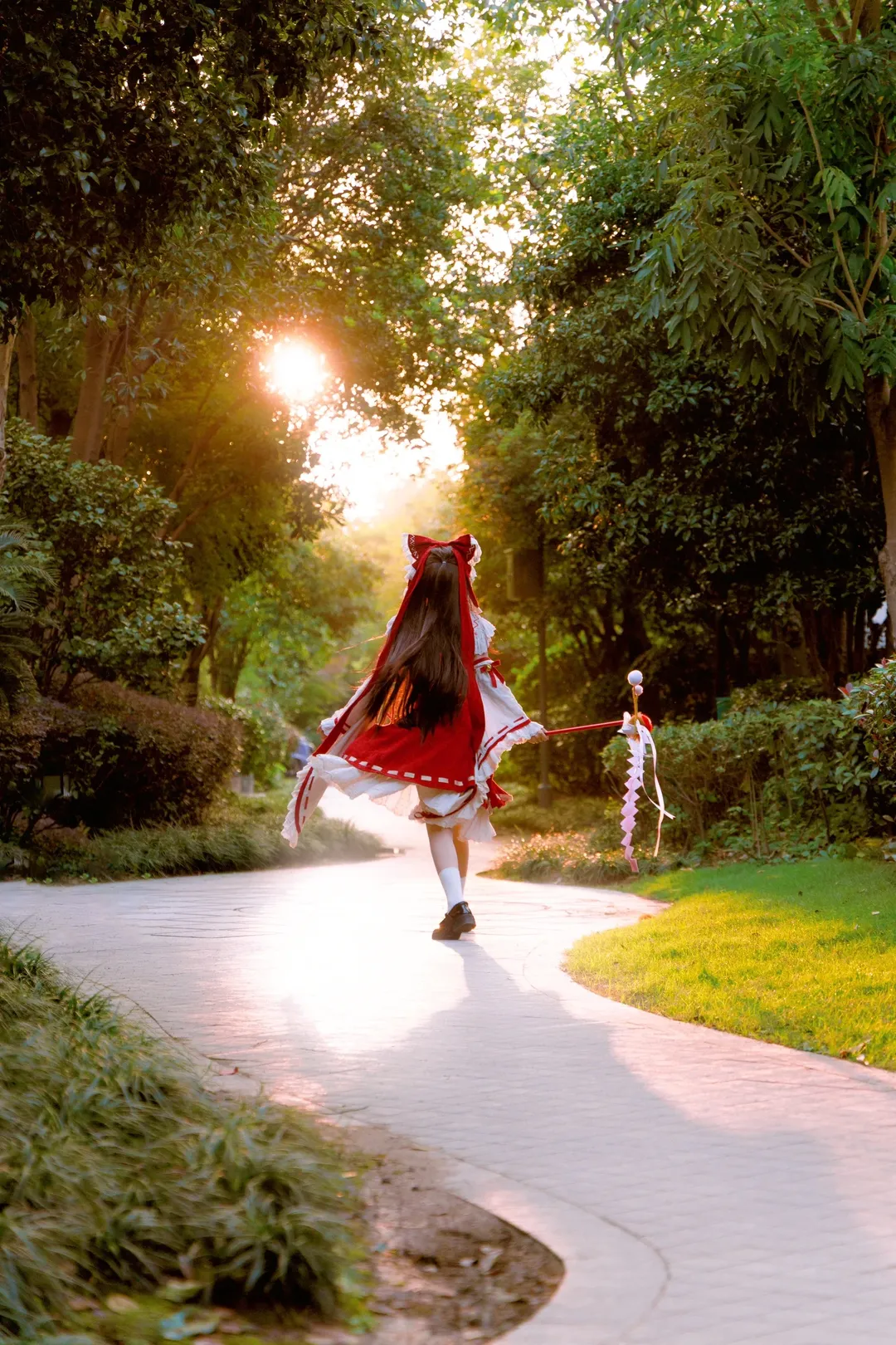 博麗霊夢コスプレ, 東方Project, 紅白配色, 白ニーソコーデ, 和風巫女 - 8枚目