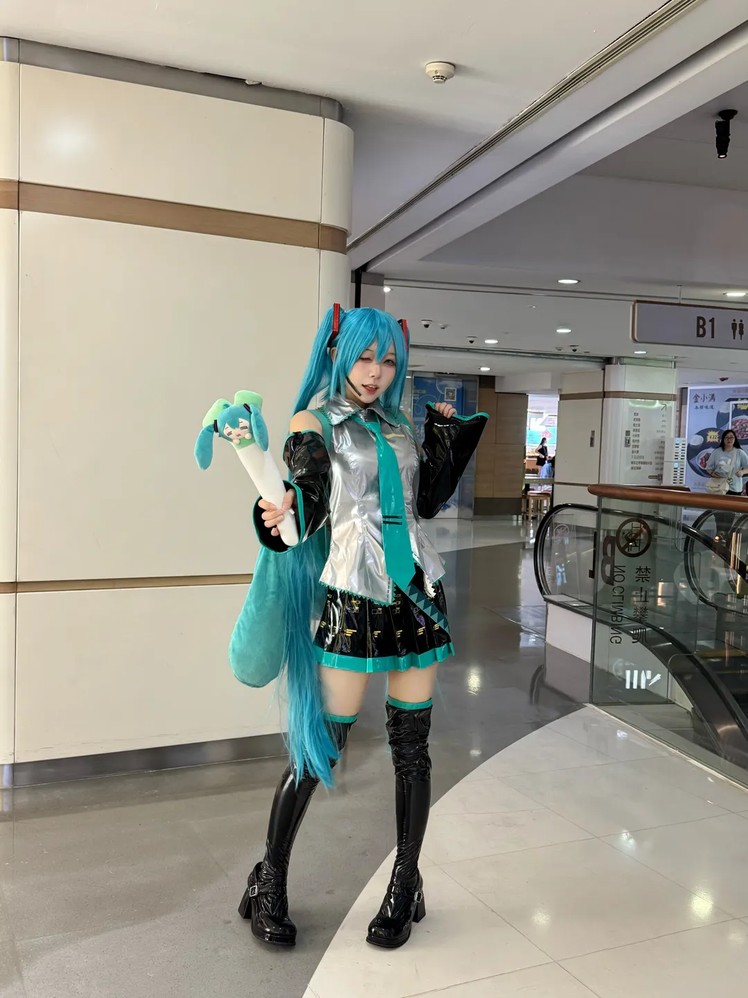 初音未来cos, VOCALOID, C服测评, 漆皮涤纶, 漆皮过膝靴 - 第10张