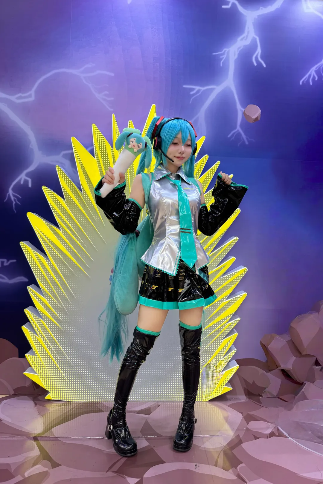 初音未来cos, VOCALOID, C服测评, 漆皮涤纶, 漆皮过膝靴 - 第7张