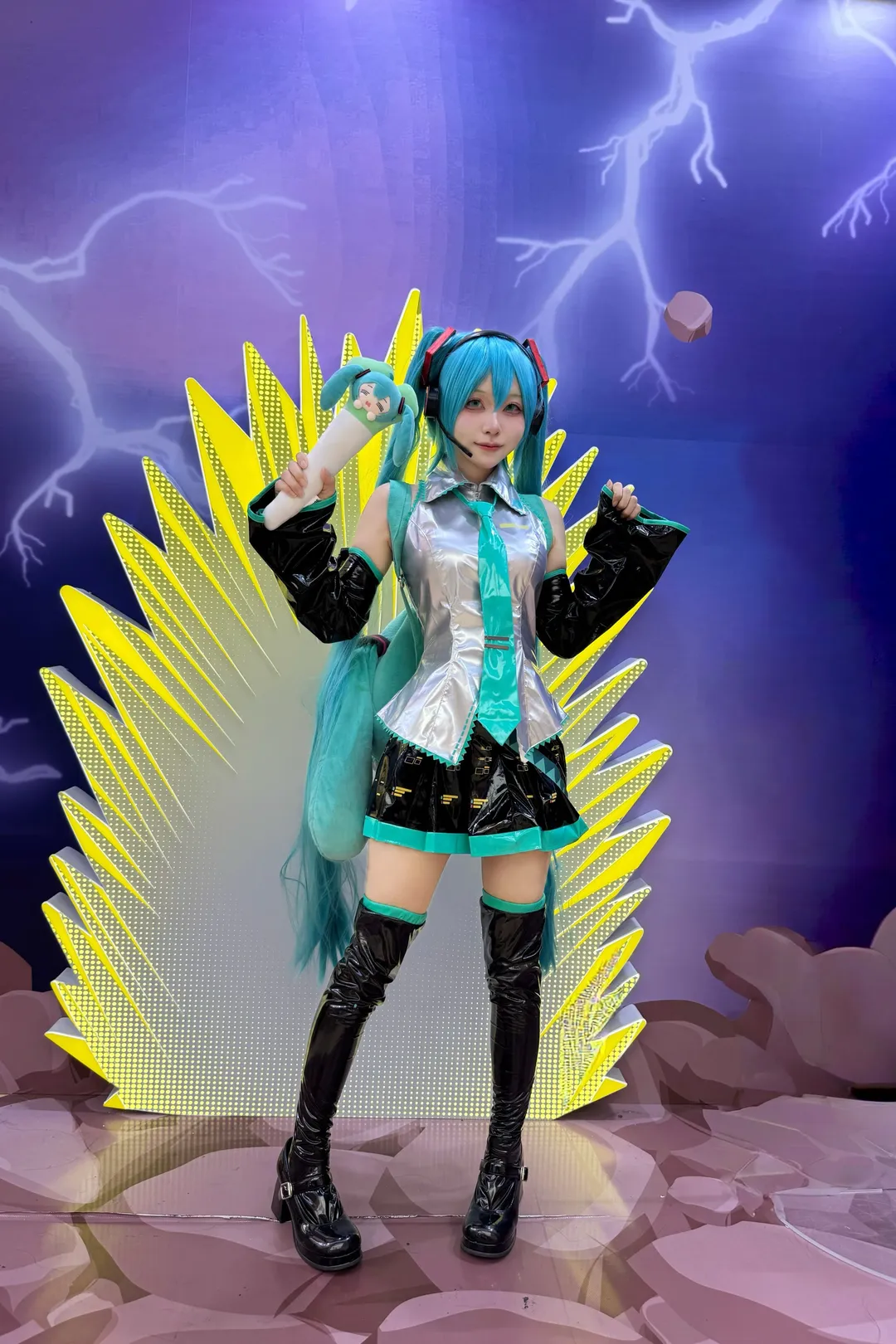 初音未来cos, VOCALOID, C服测评, 漆皮涤纶, 漆皮过膝靴