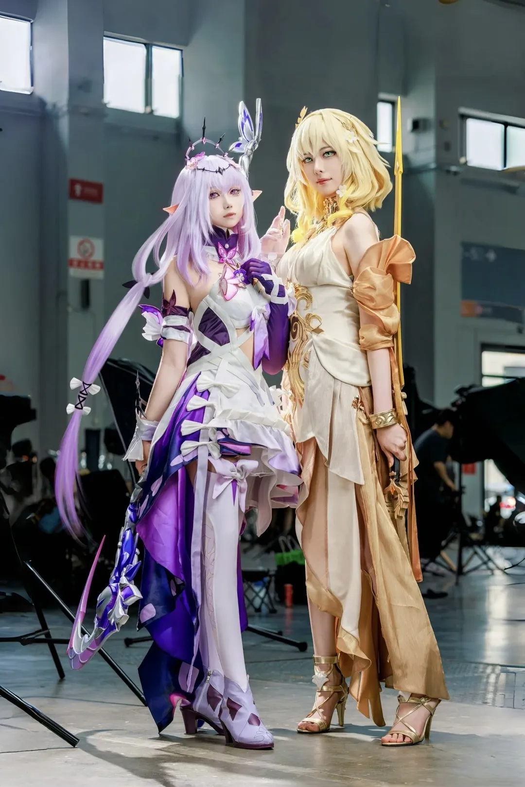 Convention photo, Aglaea Cosplay, Honkai: Star Rail, Castorice cosplay, White thigh-highs outfit
