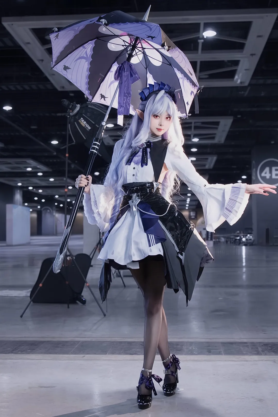 Zenless Zone Zero, Convention photos, Vivian cosplay, Elf ear makeup and styling, Anime black stockings - Image 1