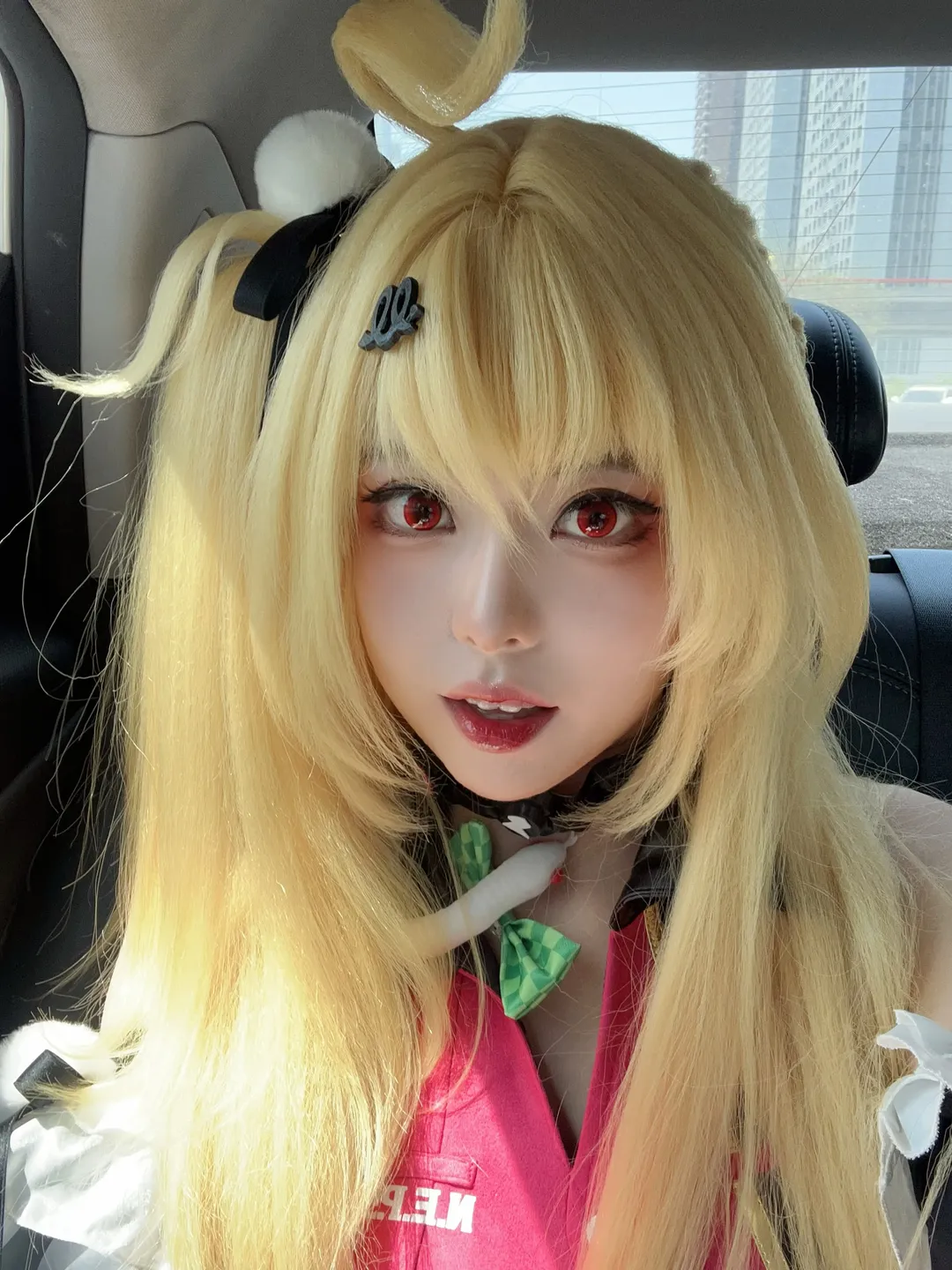 ゼンレスゾーンゼロ, シーシア コスプレ, ロケーション撮影, コスプレメイク, 金髪赤眼 - 1枚目