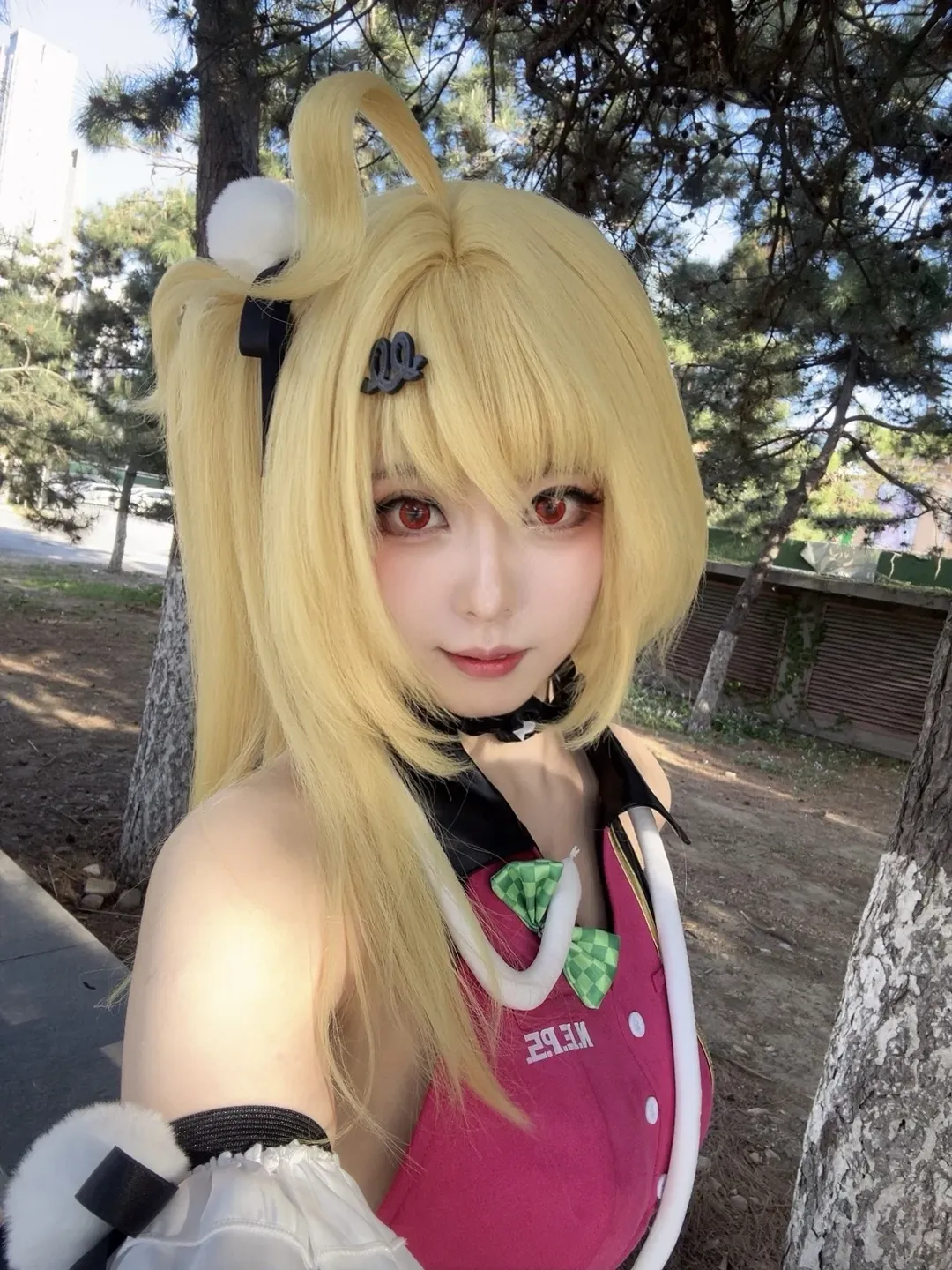 绝区零, 希希芙cos, 外景摄影, cosplay妆容, 金发红瞳
