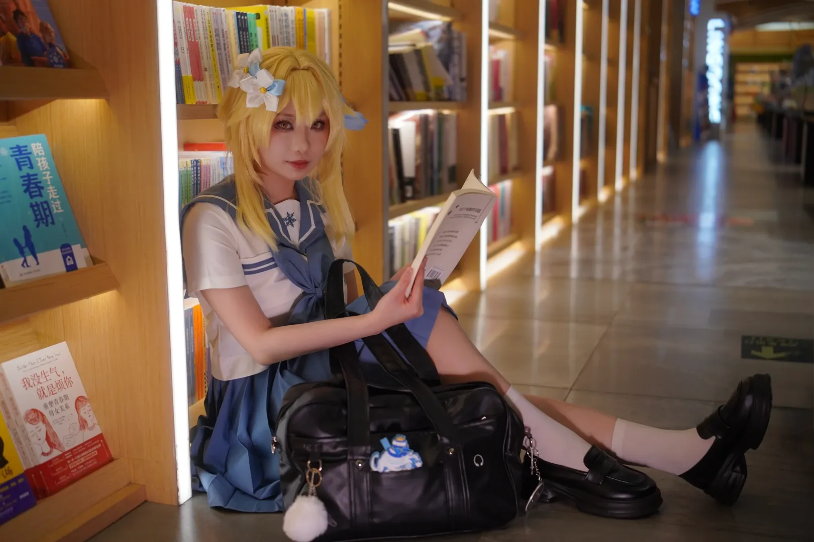 Genshin Impact, Convention photos, Lumine cosplay, JK uniform, Sailor suit outfit - Image 2