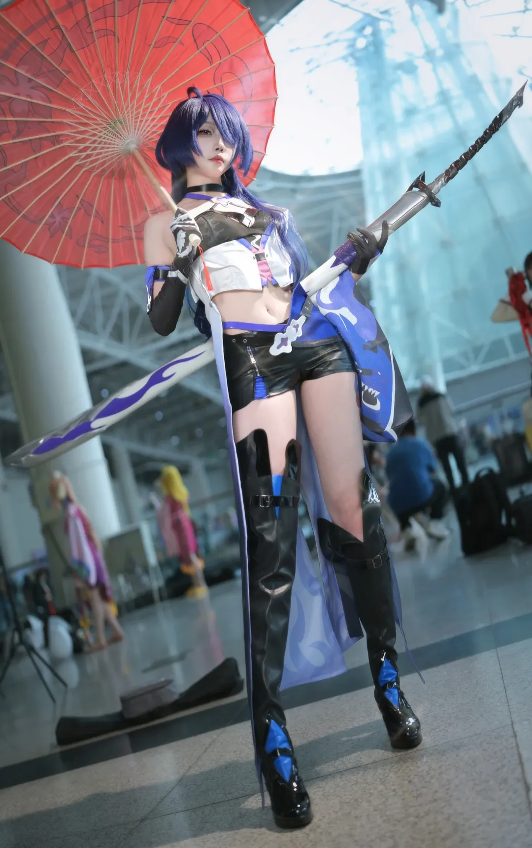 Honkai: Star Rail, Acheron Cosplay, Convention photos, Casual cosplay, Red umbrella prop