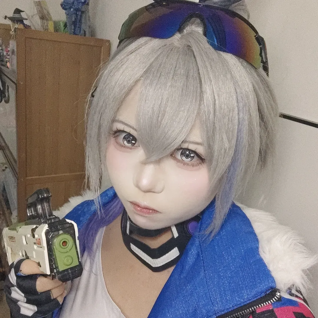 Honkai: Star Rail, Silver Wolf cosplay, Casual cosplay, Anime-style photoshoot, Game character makeup
