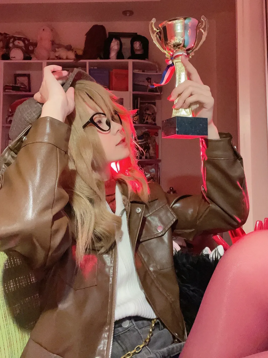 重返未来1999, 梅兰妮cos, 复古皮衣穿搭, 红丝袜cosplay, 眼镜娘造型