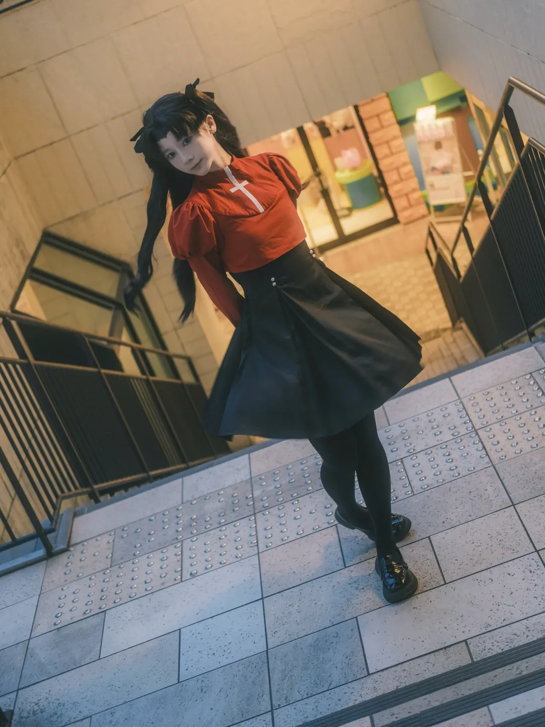 场照, 远坂凛cos, Fate/stay night, 黑丝, 动态姿势 - 第1张