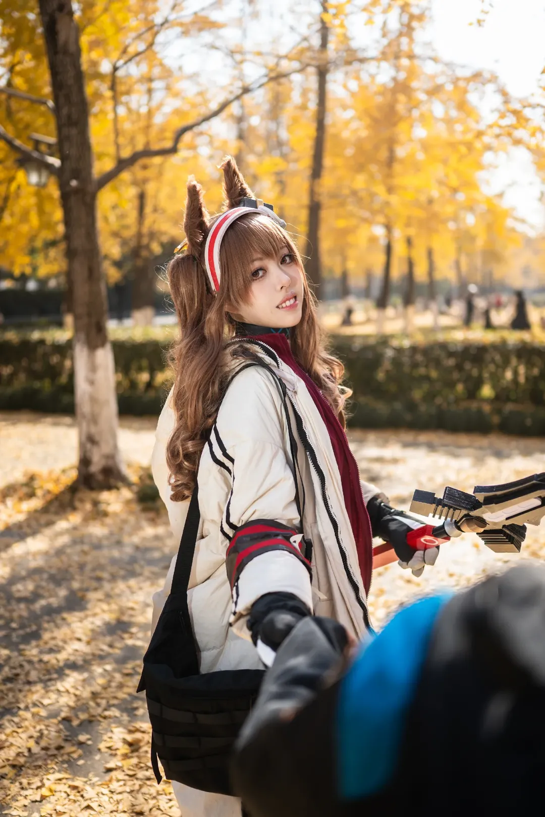 明日方舟终末地, 过膝长筒袜, 银杏林, 安洁莉娜洁尔佩塔cos, 秋日Cosplay - 第2张