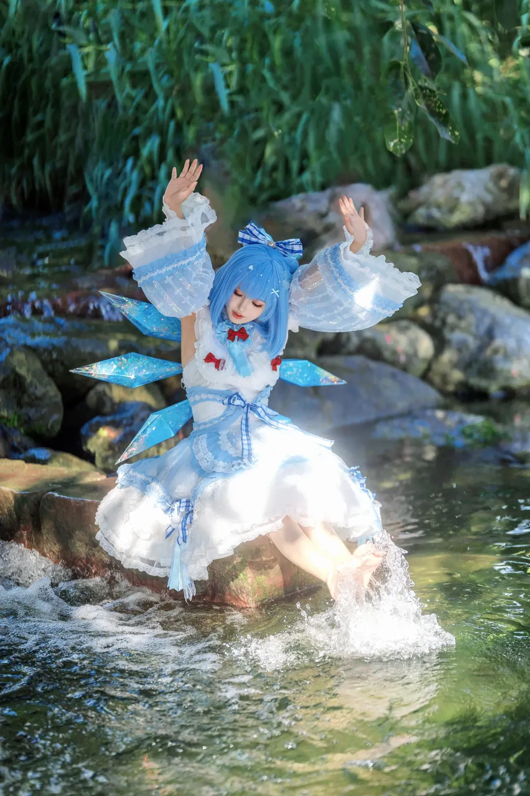 二次元撮影, 東方Project, チルノコスプレ, 青と白の配色, 水景撮影 - 1枚目
