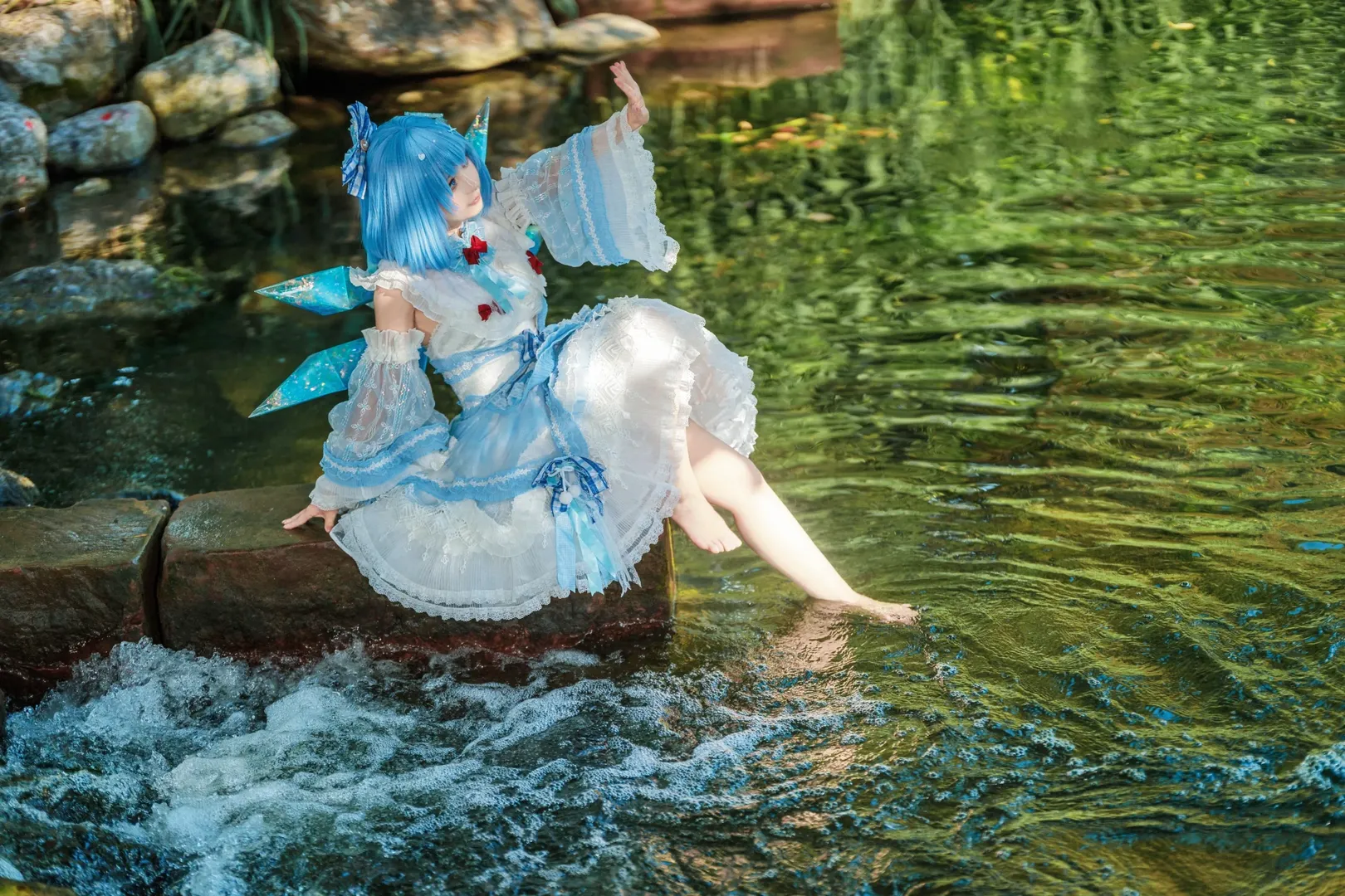 二次元撮影, 東方Project, チルノコスプレ, 青と白の配色, 水景撮影 - 5枚目
