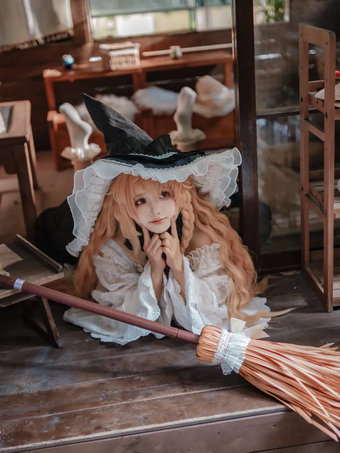 东方project, 雾雨魔理沙cos, 同人cos, 魔女装扮, 复古木屋写真 - 第2张