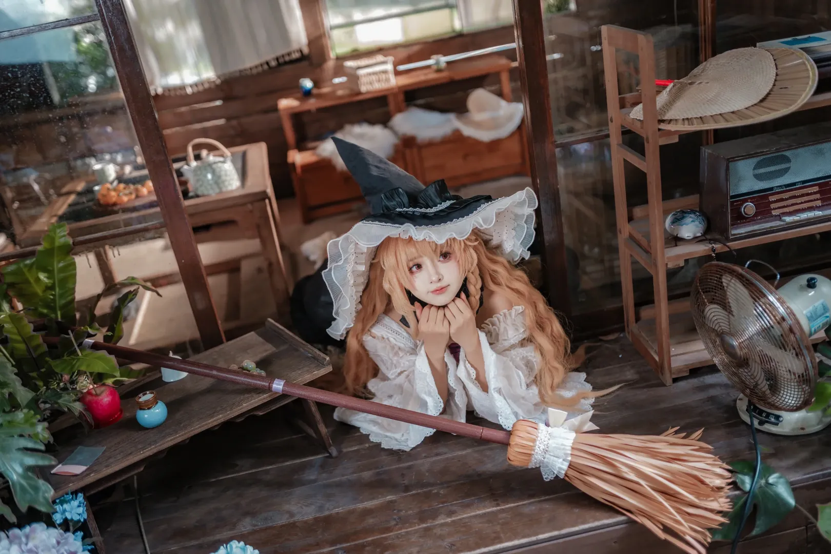 东方project, 雾雨魔理沙cos, 同人cos, 魔女装扮, 复古木屋写真 - 第3张