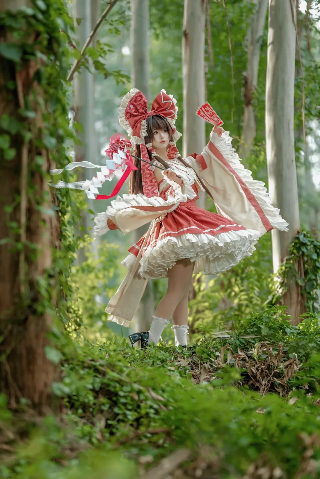 博丽灵梦cos, 东方project, 二次元cosplay, 巫女服, 森林写真 - 第1张