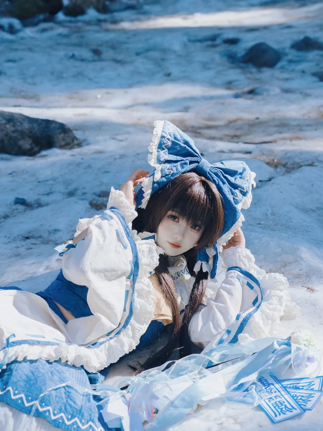 博麗霊夢コスプレ, 東方Project, 雪景色撮影, 青霊夢, コスプレ作品シェア - 1枚目