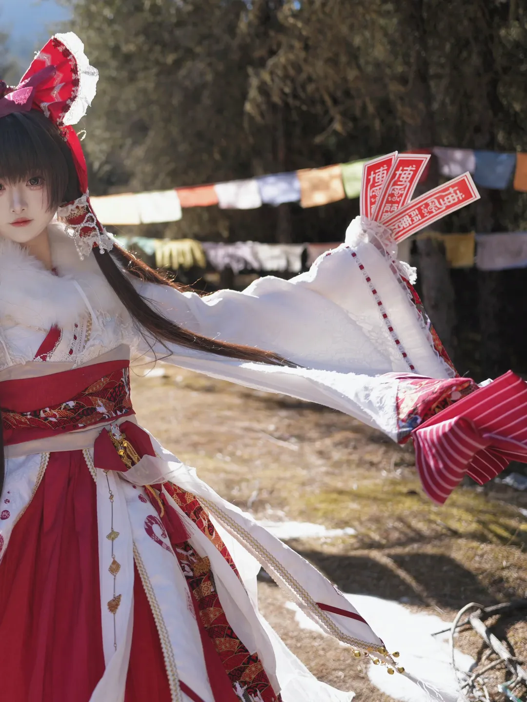 博丽灵梦cos, 东方project, 白丝, 逆光人像, 雪地摄影 - 第2张