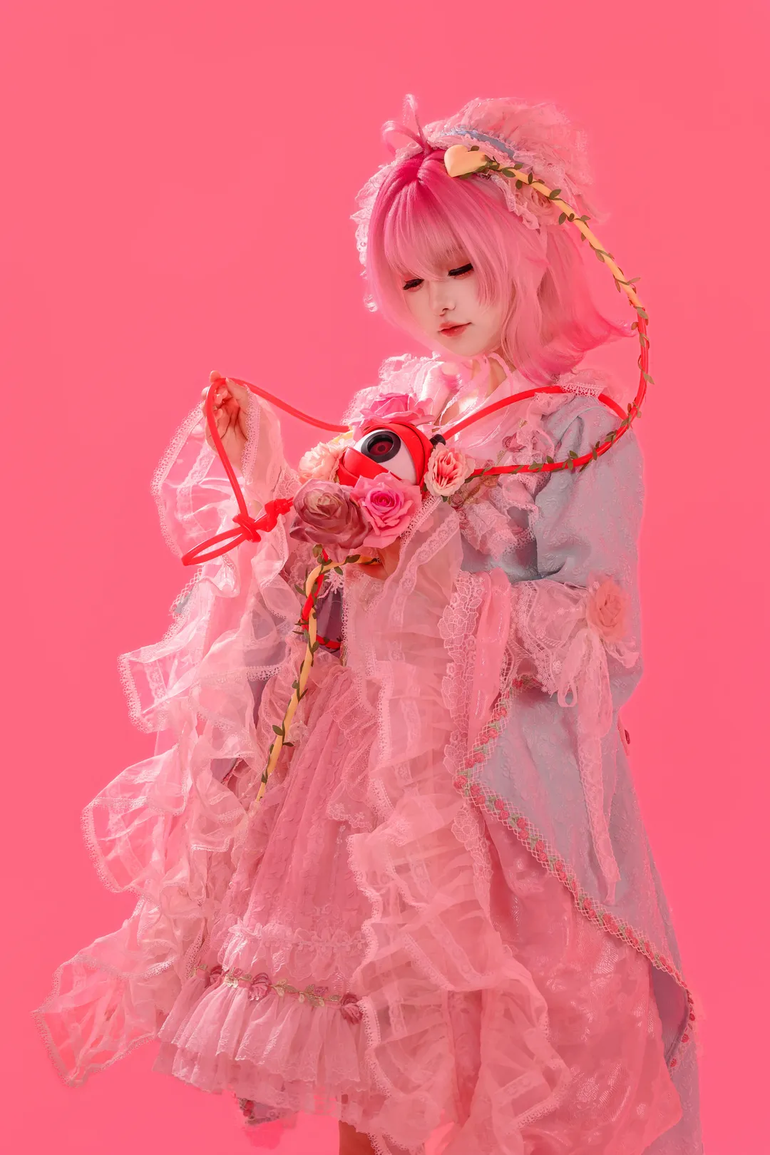 东方project, 古明地觉cos, cosplay摄影, 粉色系洋装, 眼柄道具 - 第3张