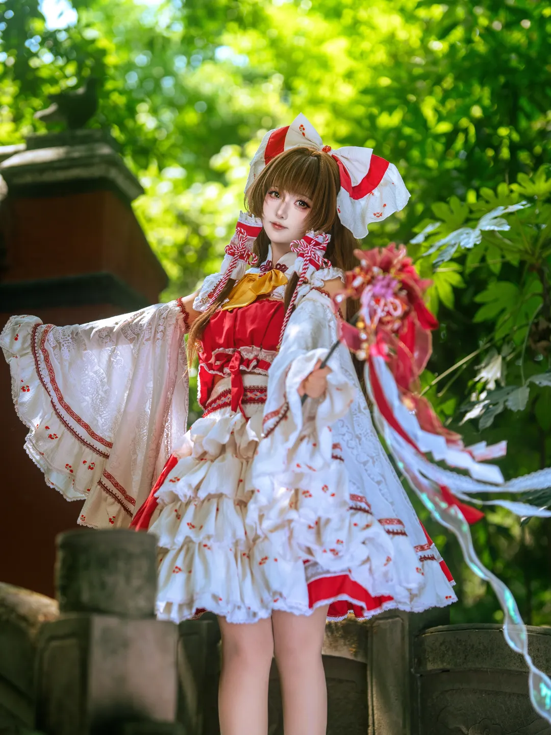 博丽灵梦cos, 东方project, 红白巫女, cosplay写真, 园林外景 - 第1张