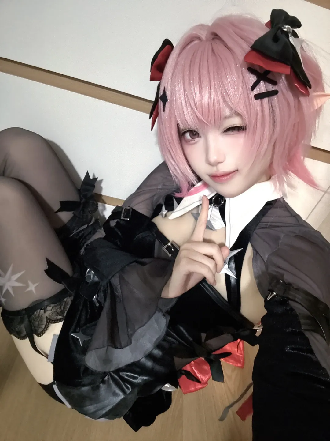 绝区零, cosplay, 黑丝cos, 蕾米埃尔cos, 粉发假发 - 第2张