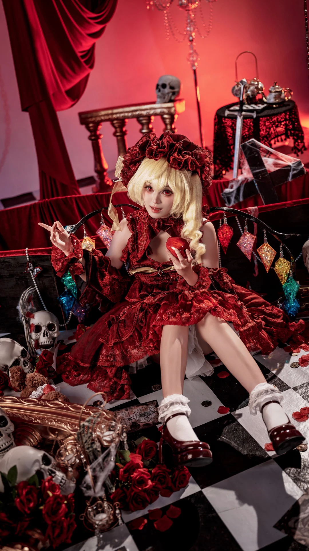 東方Project, フランドール・スカーレット コスプレ, 赤と黒の配色, ゴシック・ロリータ, 暗黒童話