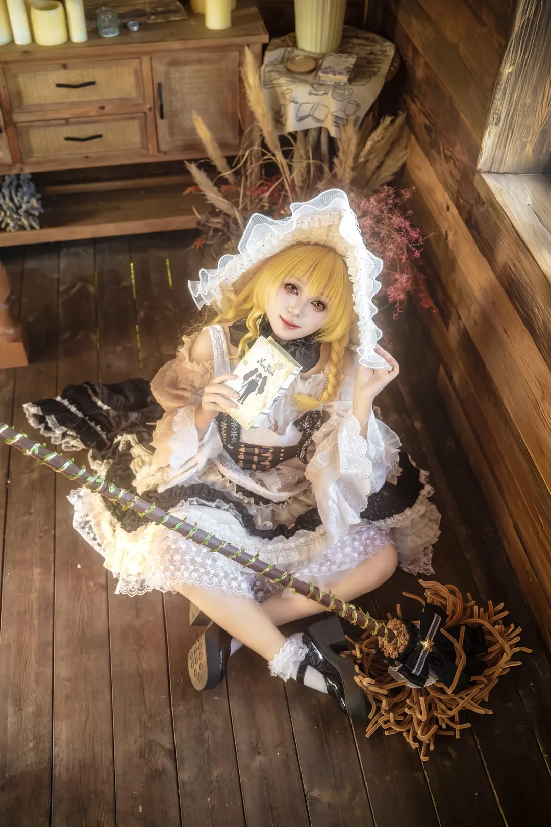 东方Project, 雾雨魔理沙cos, 魔女装, 复古木屋风, 蕾丝白袜 - 第1张