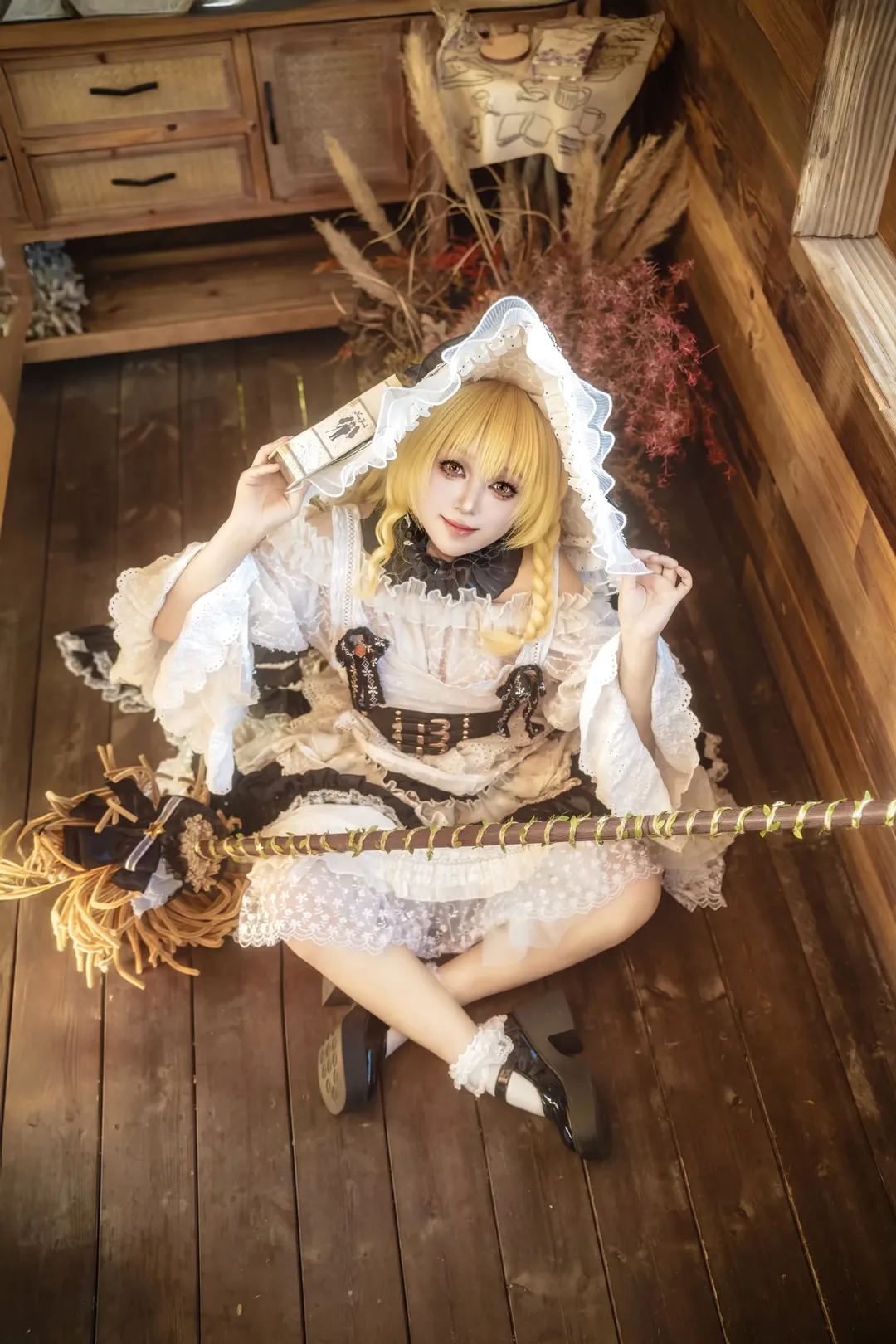 东方Project, 雾雨魔理沙cos, 魔女装, 复古木屋风, 蕾丝白袜 - 第3张