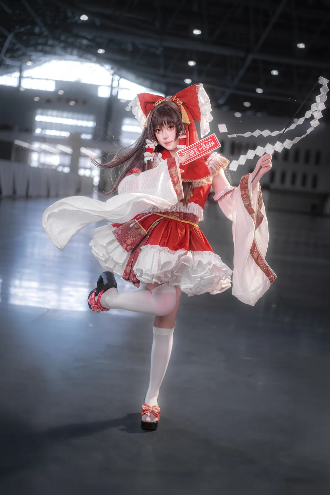 博丽灵梦cos, 东方project, 漫展返图, 巫女服, cosplay摄影 - 第1张