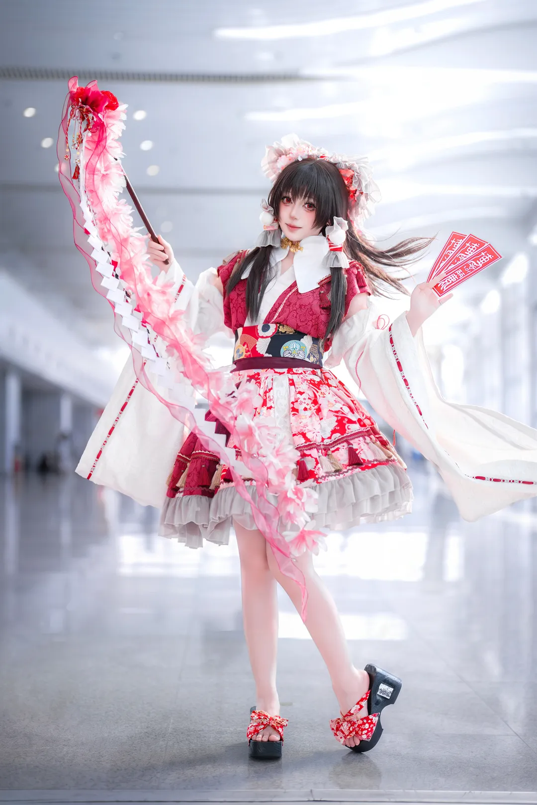 二次元摄影, 博丽灵梦cos, 东方Project, 漫展场照, 和风巫女 - 第1张