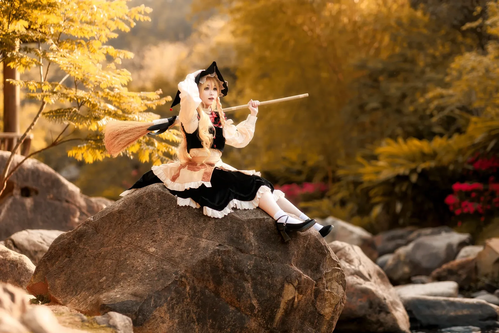 東方Project, 霧雨魔理沙 コスプレ, 魔女の仮装, 魔理沙の白タイツ, 屋外での渓流撮影 - 3枚目