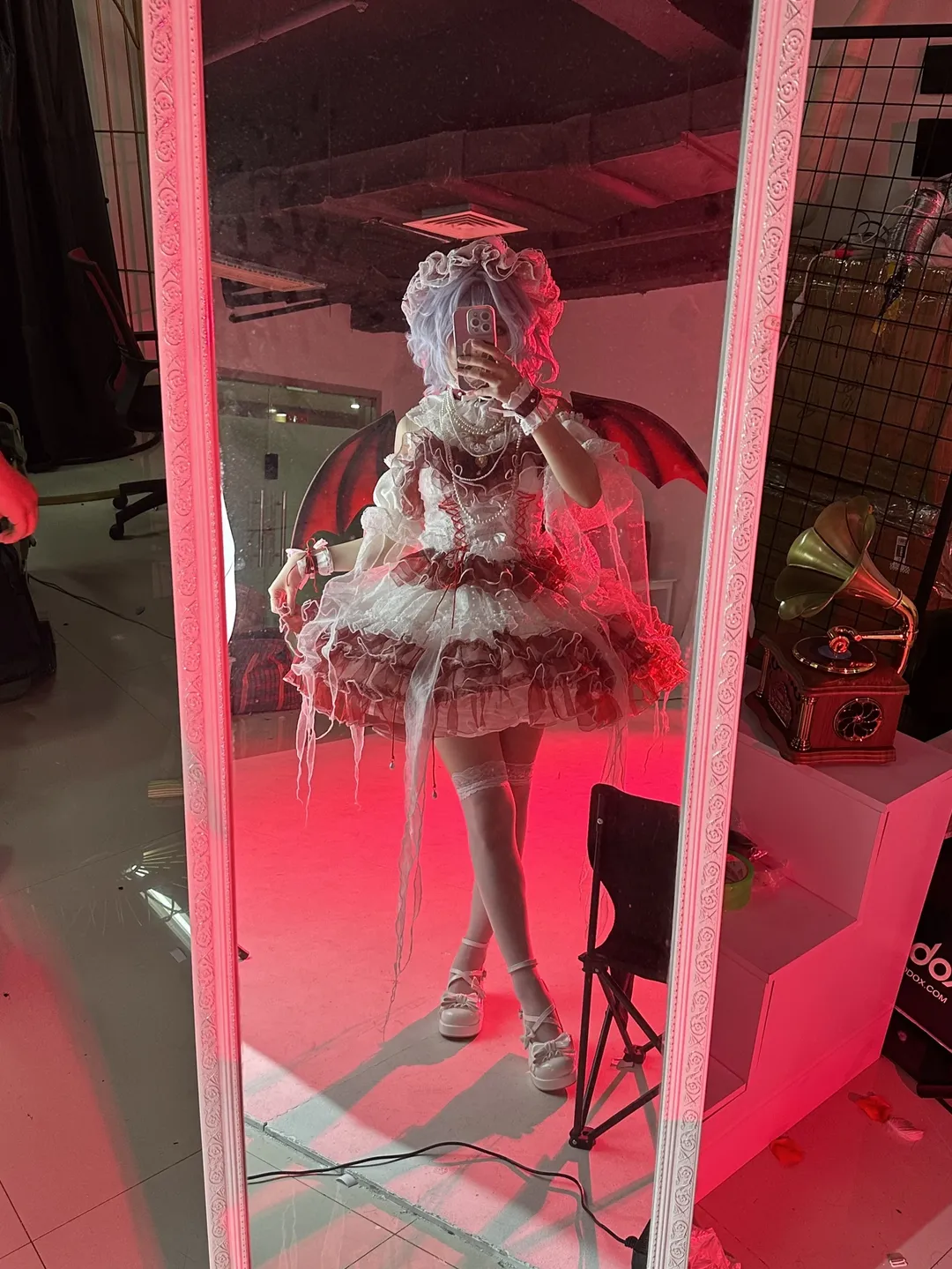 东方project, 蕾米莉亚cos, 哥特风, 白丝, 恶魔翅膀 - 第2张