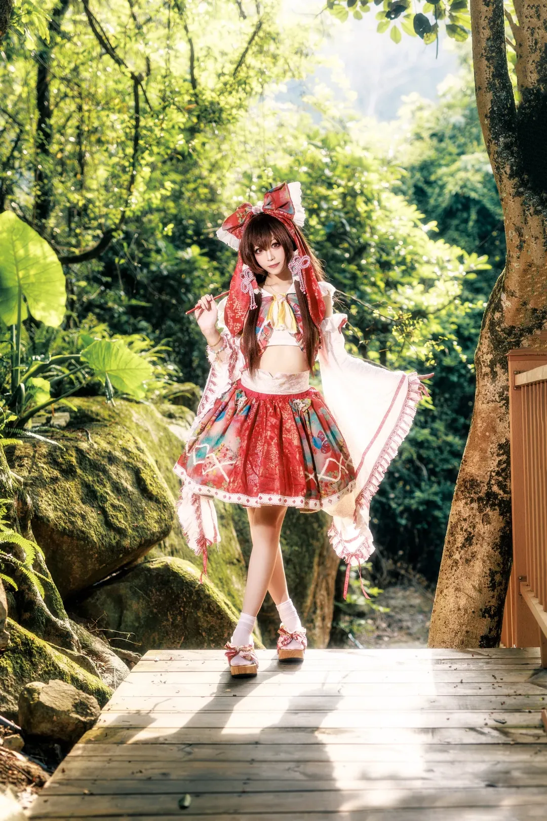 博丽灵梦cos, 东方project, 巫女服, 森林外景, 木屐 - 第4张