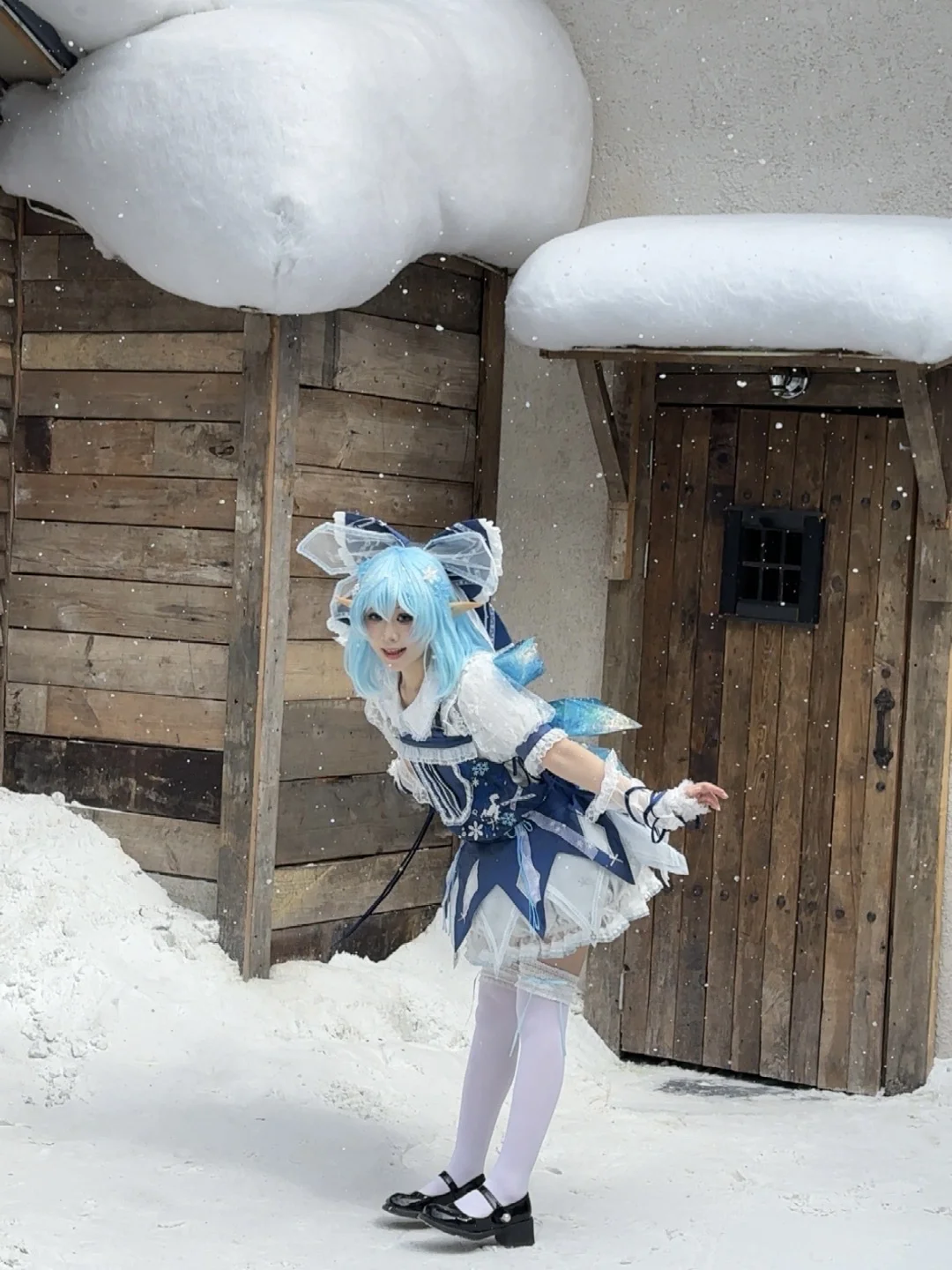 东方project, 琪露诺cos, 雪景cos, 白丝过膝袜, 二次元少女cos - 第1张