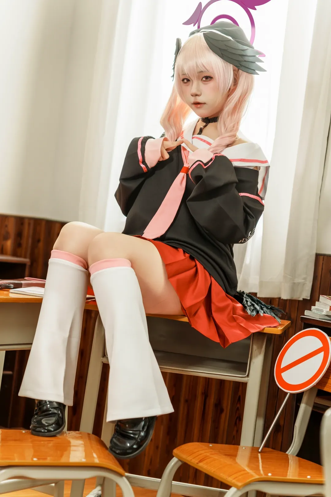 蔚蓝档案, 下江小春cos, cosplay分享, 白丝穿搭, 校园风写真