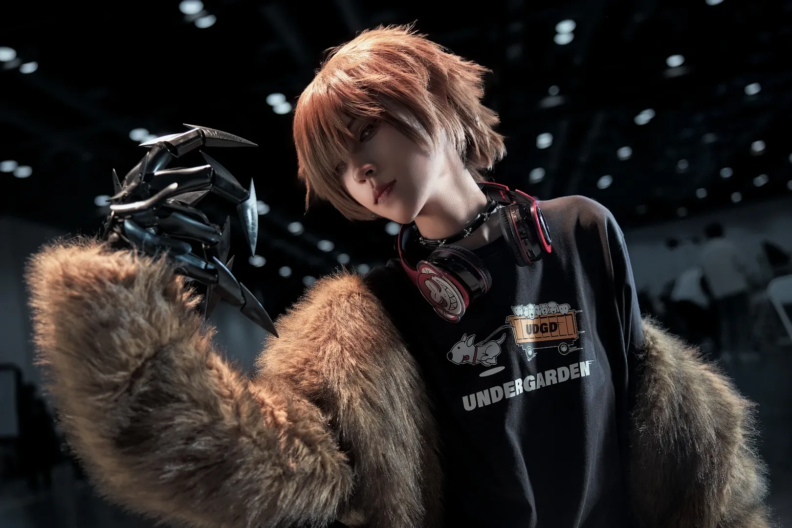 漫展场照, 二次元cosplay, 牧四诚cos, 我在惊悚游戏里封神, 机械爪道具 - 第3张