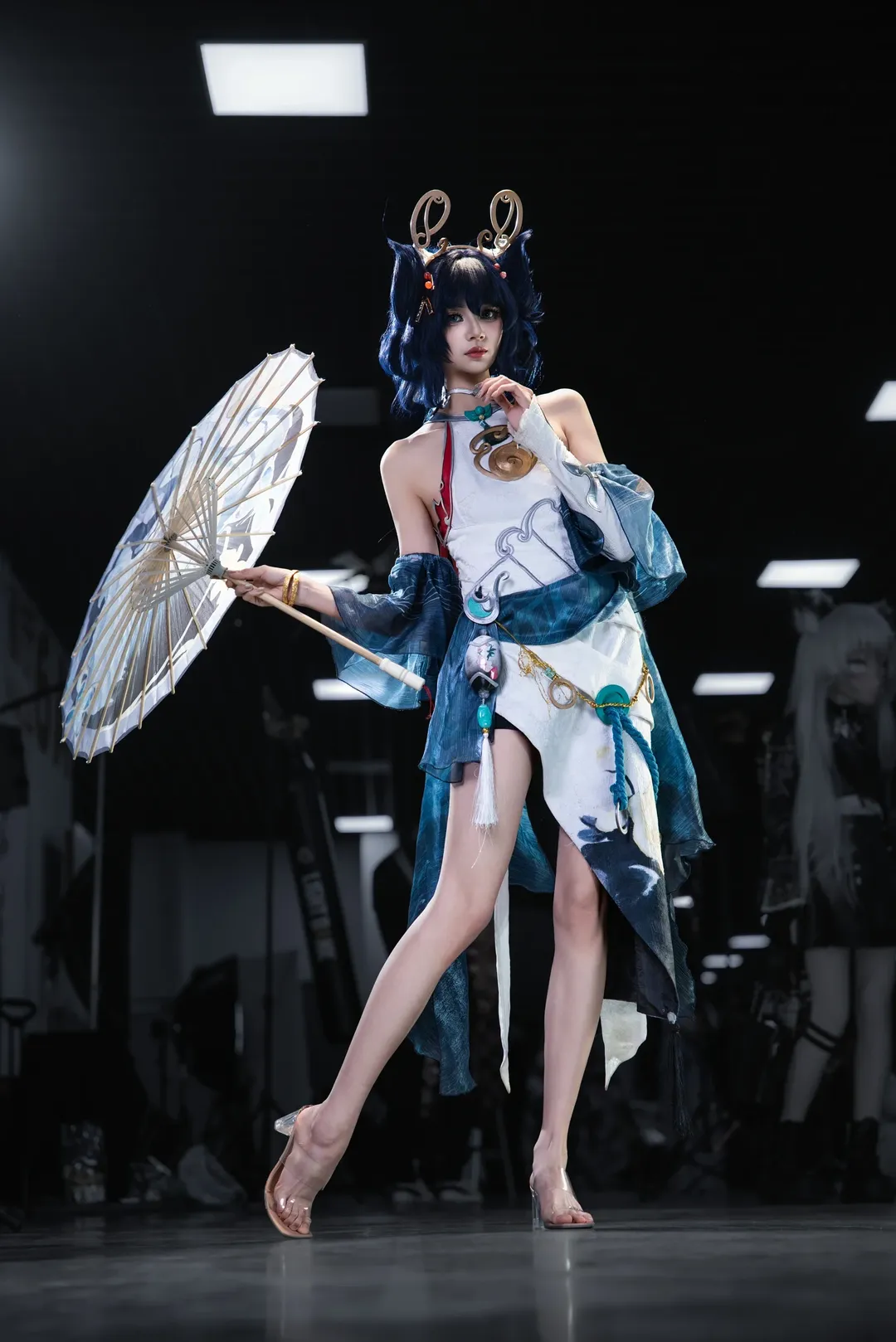 Anime girl, Traditional style cosplay, Convention photos, Blue-themed outfit, Gongsun Li Cosplay - Image 2