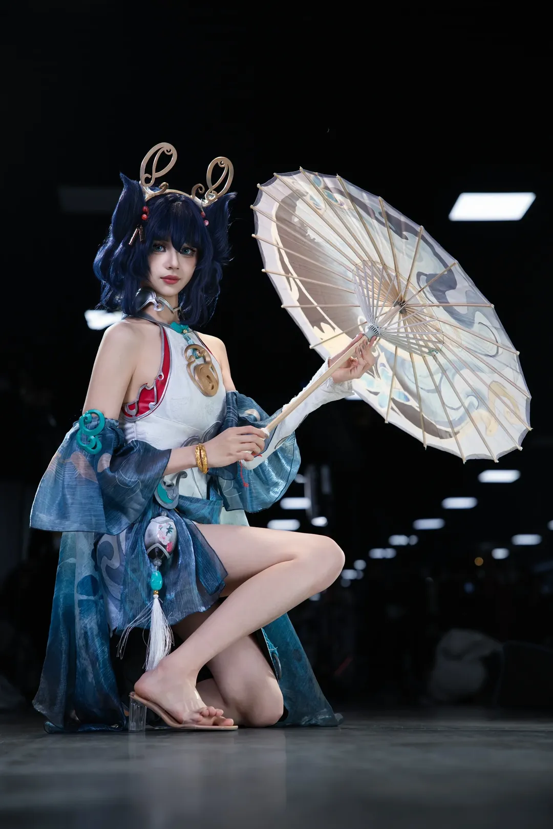 Anime girl, Traditional style cosplay, Convention photos, Blue-themed outfit, Gongsun Li Cosplay - Image 3
