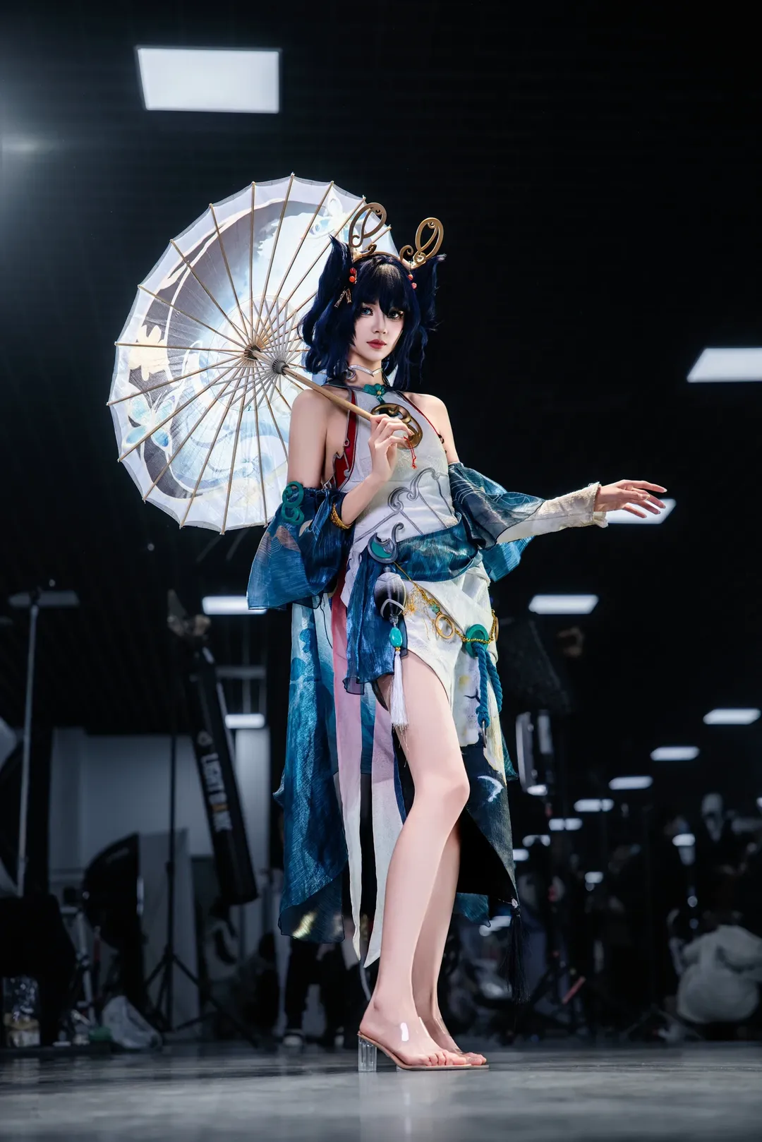 Anime girl, Traditional style cosplay, Convention photos, Blue-themed outfit, Gongsun Li Cosplay - Image 4
