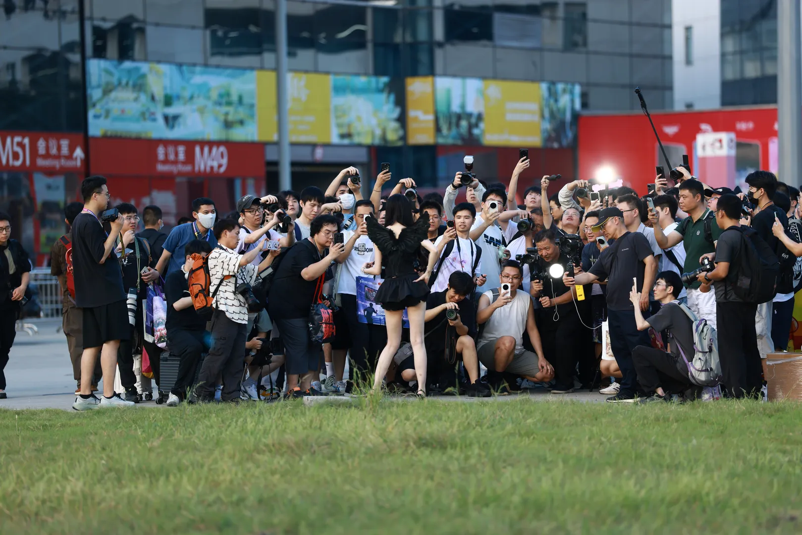 Anime convention cosplay, Anime convention daily life, Stocking outfit, 2026 ChinaJoy, Outdoor photography - Image 2