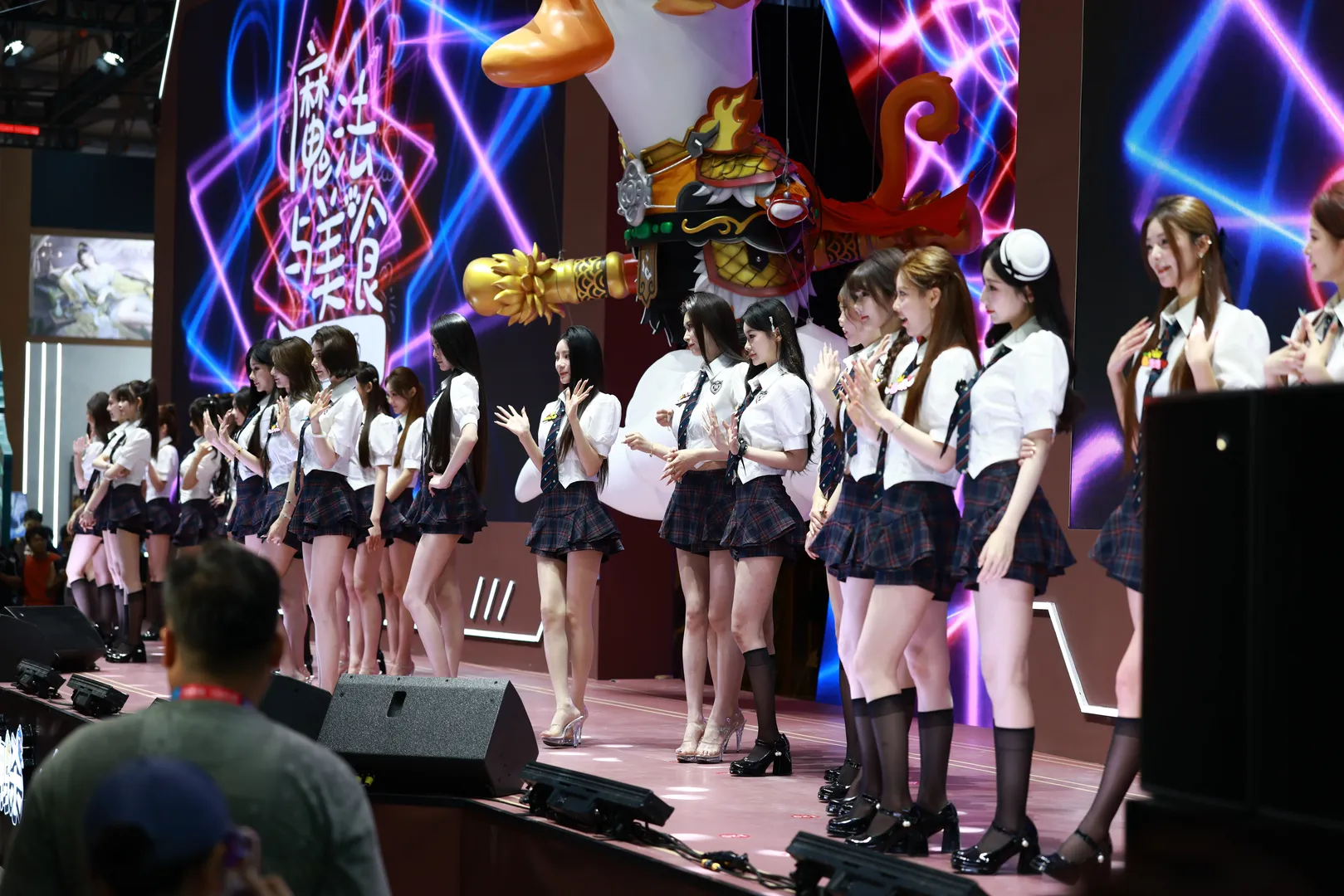 Anime convention cosplay, Anime convention daily life, Stocking outfit, 2026 ChinaJoy, Outdoor photography - Image 4
