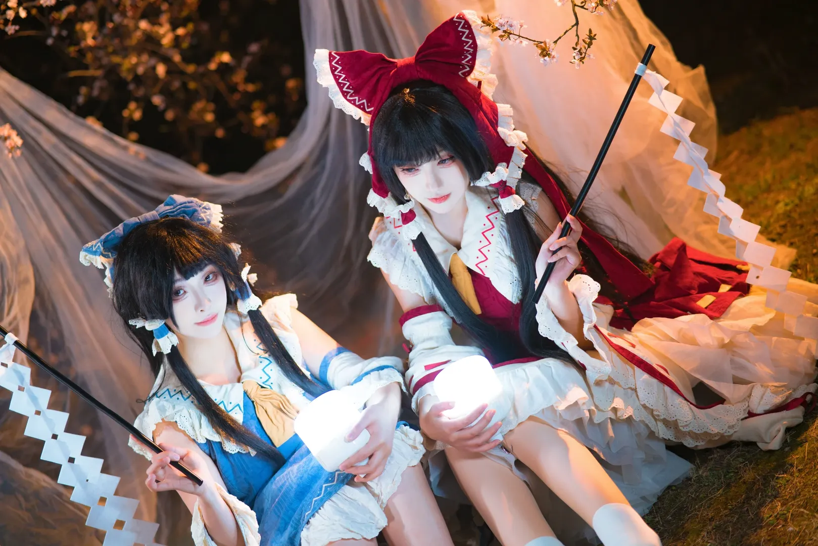 博麗霊夢コスプレ, 東方Project, 夜桜, 青霊夢コスプレ, 白ストッキング - 2枚目