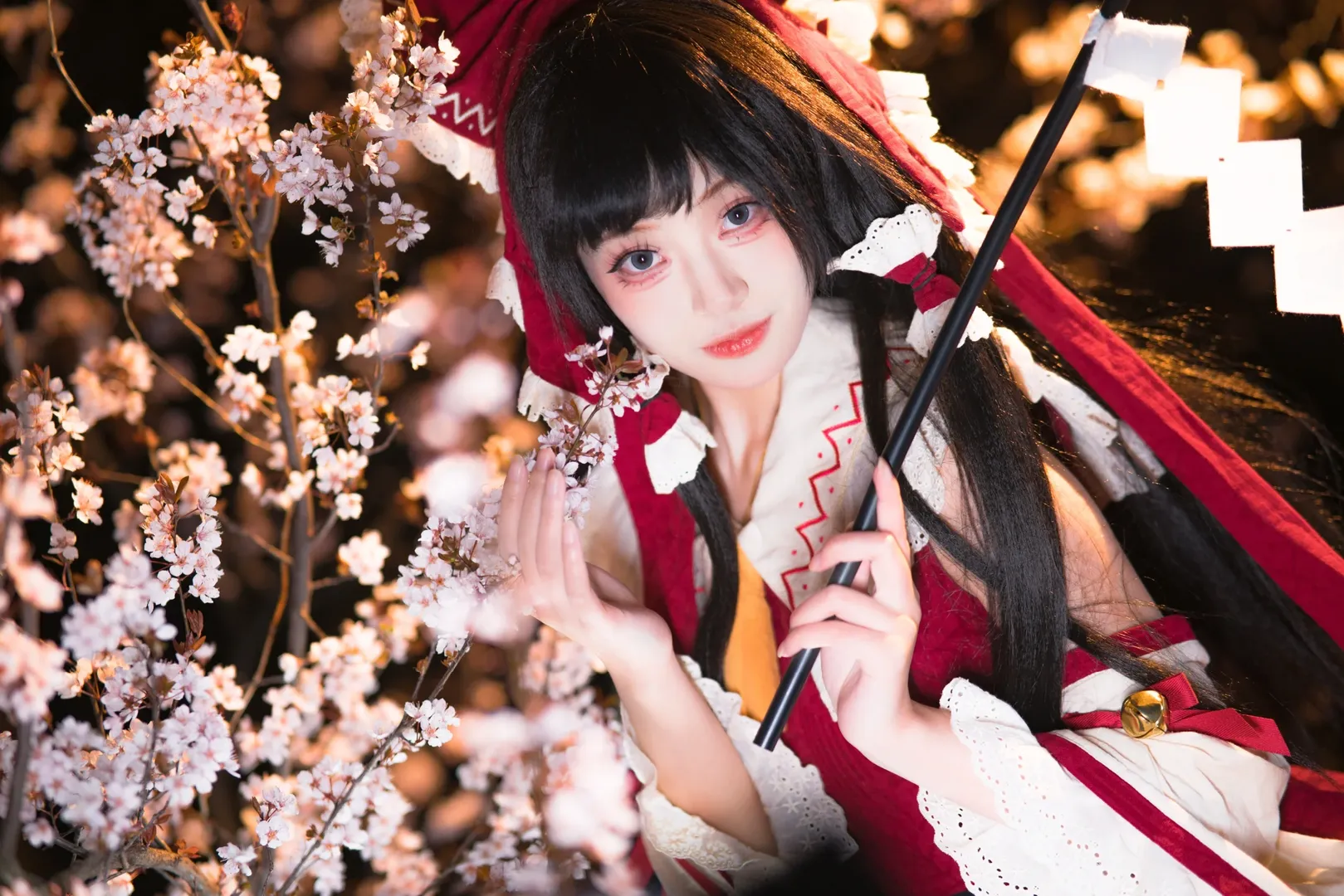 博麗霊夢コスプレ, 東方Project, 夜桜, 青霊夢コスプレ, 白ストッキング - 5枚目