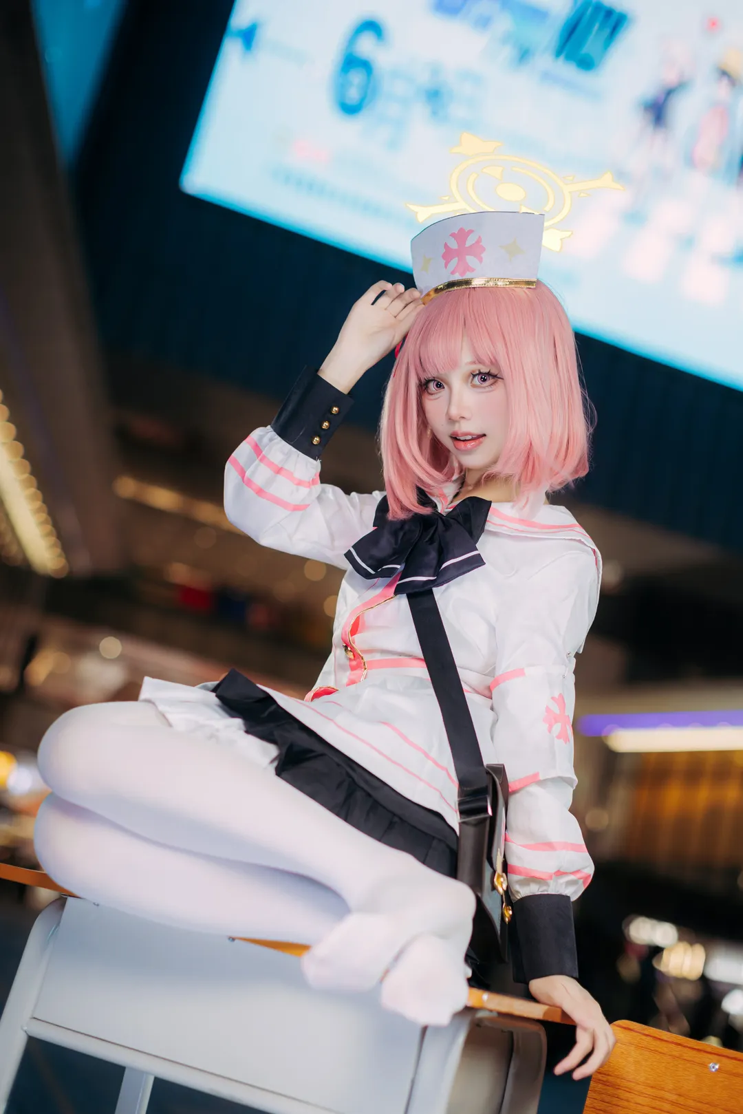 ブルーアーカイブ, イベント写真, 可愛い女の子, 白ストッキング, セリナ コスプレ - 1枚目