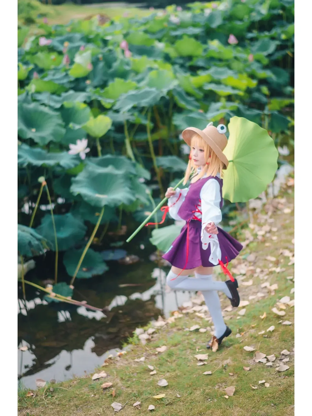 二次元撮影, 東方Project, 白タイツコスプレ, ケロちゃんコスプレ, 蓮の葉の屋外撮影 - 3枚目