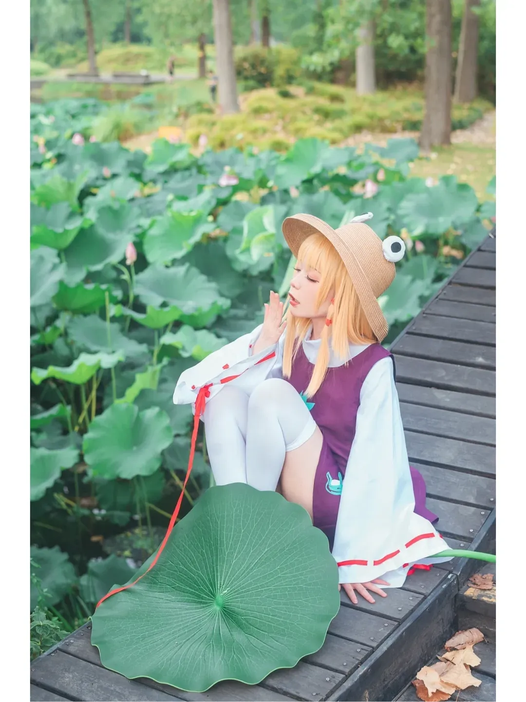 二次元撮影, 東方Project, 白タイツコスプレ, ケロちゃんコスプレ, 蓮の葉の屋外撮影 - 4枚目