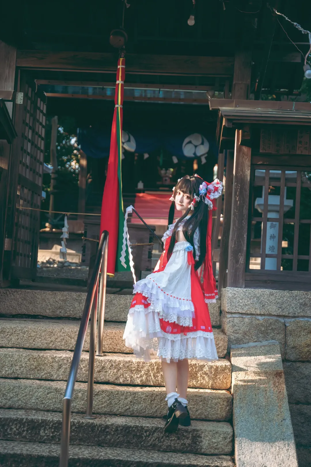 博麗霊夢コスプレ, 東方Project, アウトドア撮影, 神社写真, ロリータ巫女服 - 7枚目