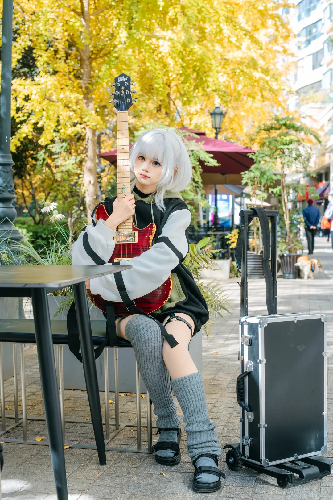 cosplay摄影, 要乐奈cos, BanG Dream! It's MyGO!!!!!, 秋日街拍, 灰色堆堆袜 - 第2张