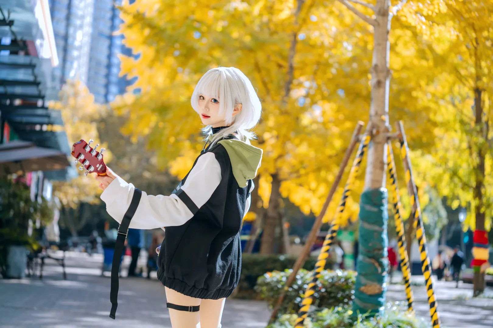 cosplay摄影, 要乐奈cos, BanG Dream! It's MyGO!!!!!, 秋日街拍, 灰色堆堆袜 - 第5张